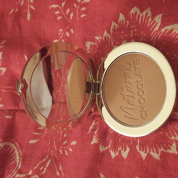 *New in Box* Too Faced Natural Chocolate Bronzer in Golden Cocoa. - Picture 4 of 5
